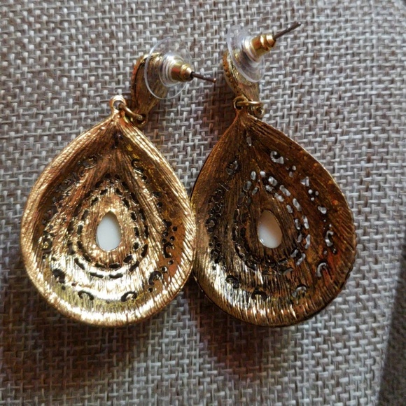Vintage tear drop Earrings - Picture 4 of 4